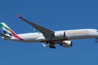 Emirates Airbus A350-900 A6-EXL approaching Glasgow with landing gear extended