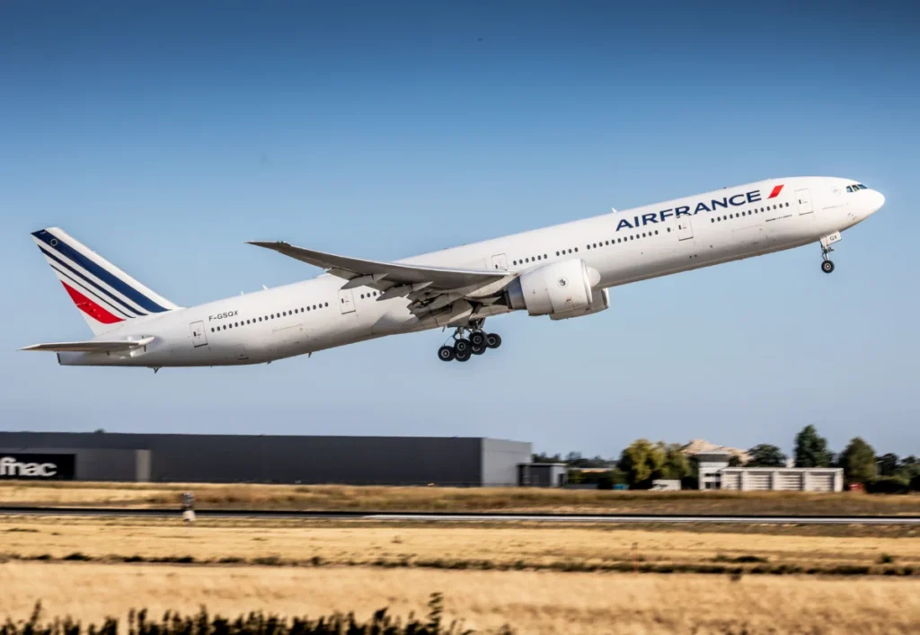 Air France Boeing 777-300ER F-GSQX departing Paris-Orly in August 2018