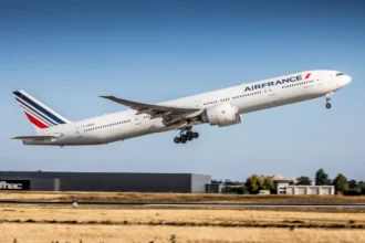 Air France Boeing 777-300ER F-GSQX departing Paris-Orly in August 2018