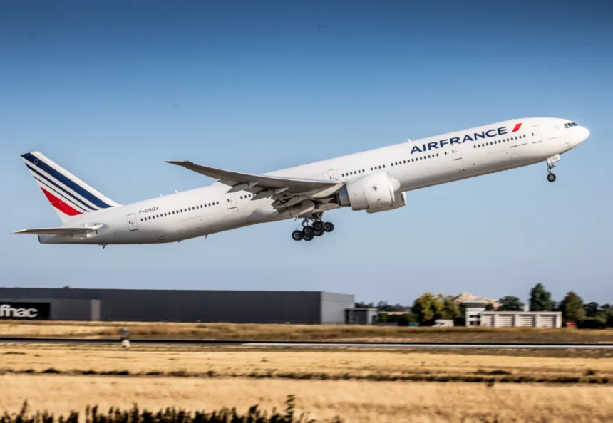 Air France Boeing 777-300ER F-GSQX departing Paris-Orly in August 2018