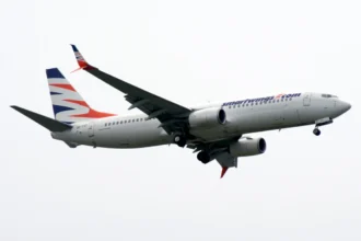 Smartwings Boeing 737-800 OK-TVT on approach with landing gear extended