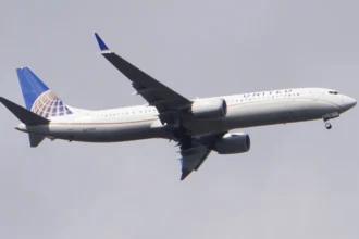 Archive photograph of United Airlines Boeing 737 MAX 9 N37502 approaching Fort Lauderdale in November 2021.