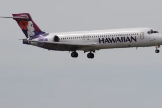 Hawaiian Airlines Boeing 717 landing at Honolulu in a 2009 archive photograph