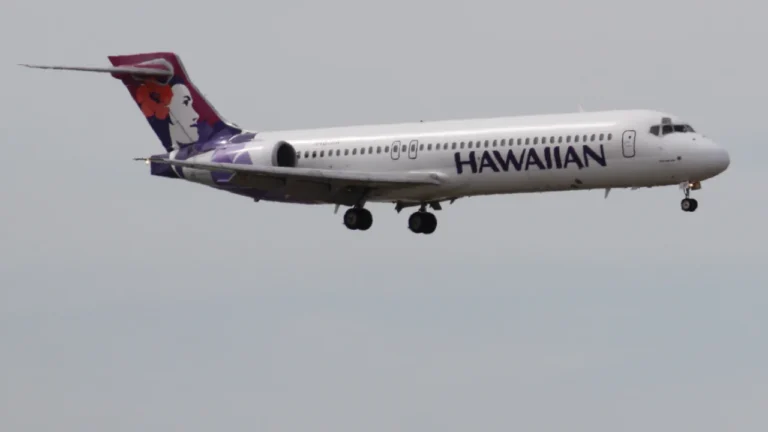 Hawaiian Airlines Boeing 717 landing at Honolulu in a 2009 archive photograph