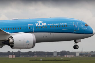KLM Boeing 787-9 approaching Schiphol in a November 2017 archive photograph