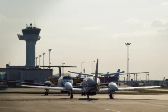 Archive Bordeaux–Mérignac Airport apron and control tower, February 2017
