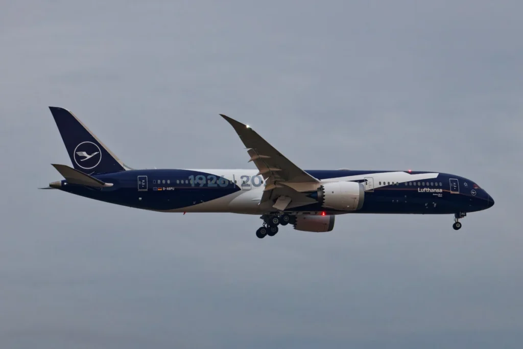 Lufthansa Boeing 787-9 D-ABPU approaching Frankfurt in January 2026; archive aircraft context.