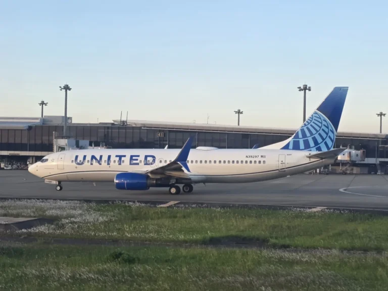 United Airlines Boeing 737-800 N39297 at Tokyo Narita Airport