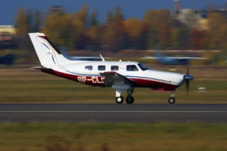 Archive Piper Malibu Mirage SP-CLS at Kyiv Zhulyany in 2009; not the accident aircraft.