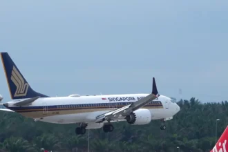 Archive Singapore Airlines aircraft approaching Kuala Lumpur International Airport in March 2026.
