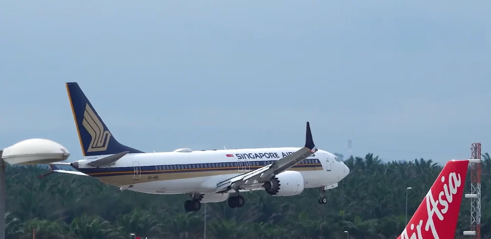 Archive Singapore Airlines aircraft approaching Kuala Lumpur International Airport in March 2026.