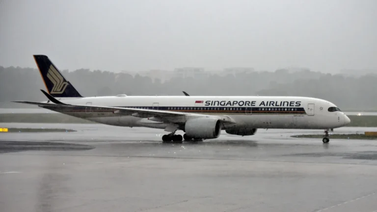 Singapore Airlines Airbus A350 9V-SHB taxiing at Changi in May 2024