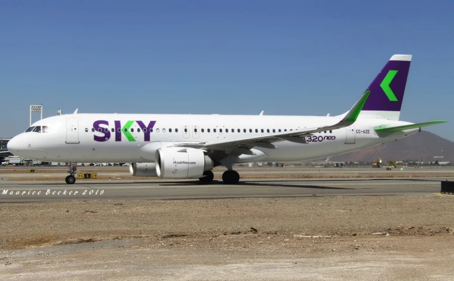 Archive SKY Airbus A320neo CC-AZE taxiing at Santiago airport in February 2019