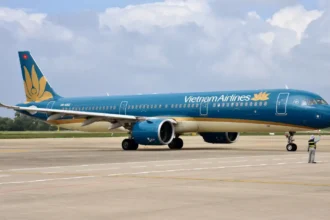 Vietnam Airlines A321neo VN-A512 taxiing at Da Nang Airport in November 2023